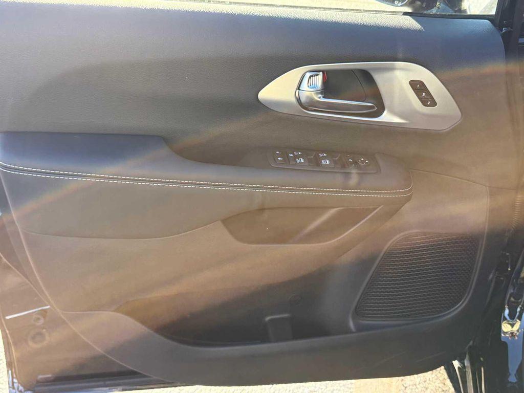 new 2026 Chrysler Pacifica car, priced at $54,626