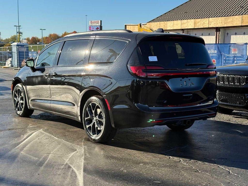 new 2026 Chrysler Pacifica car, priced at $54,626