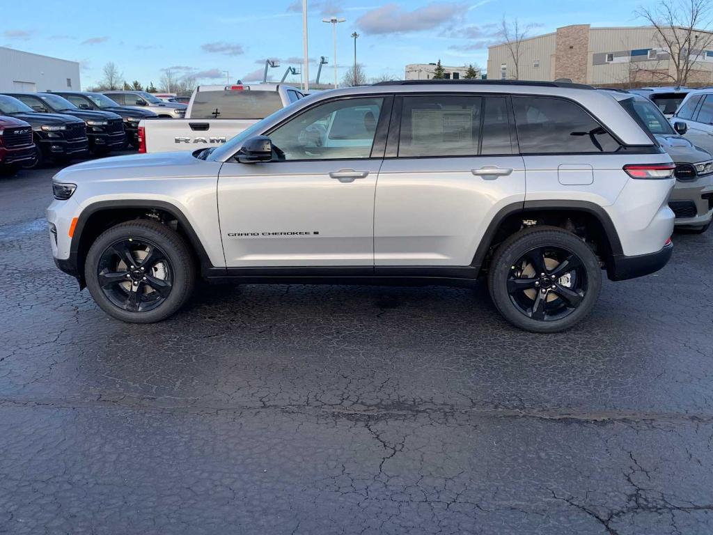 new 2025 Jeep Grand Cherokee car, priced at $53,508