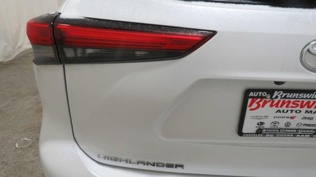 used 2022 Toyota Highlander car, priced at $38,305