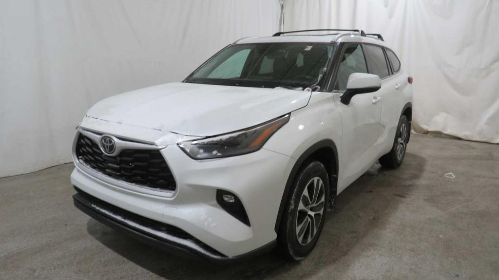 used 2022 Toyota Highlander car, priced at $38,305