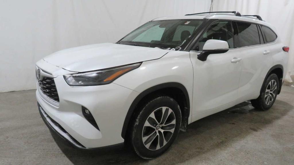 used 2022 Toyota Highlander car, priced at $38,305