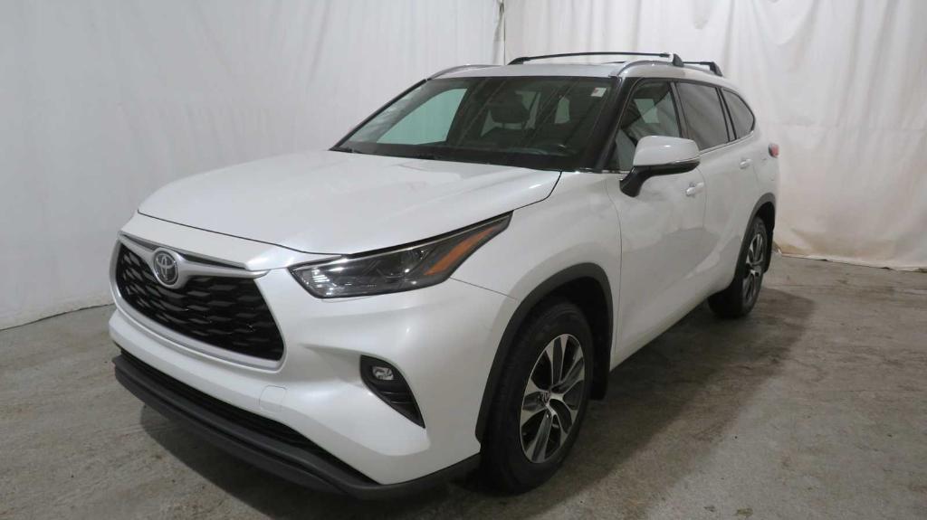 used 2022 Toyota Highlander car, priced at $27,971