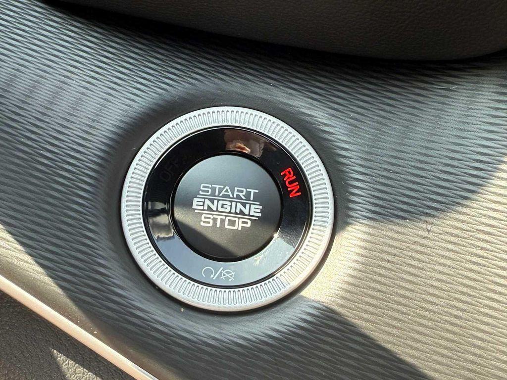 new 2025 Jeep Grand Cherokee car, priced at $38,609