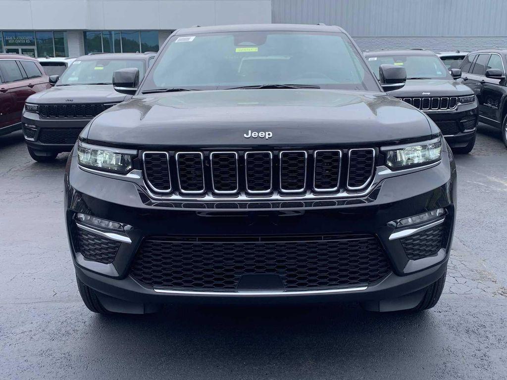 new 2025 Jeep Grand Cherokee car, priced at $40,356