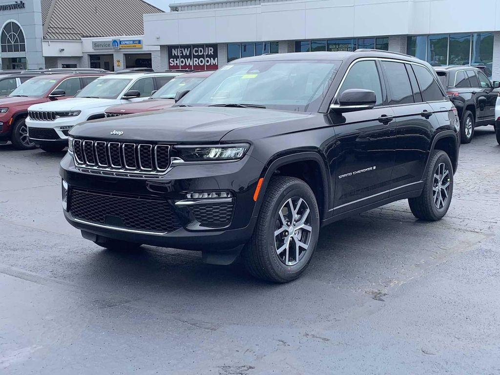 new 2025 Jeep Grand Cherokee car, priced at $40,356