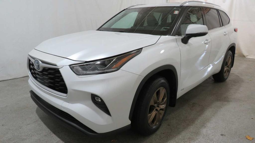 used 2022 Toyota Highlander Hybrid car, priced at $43,150