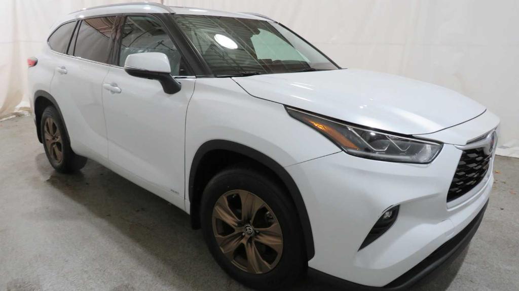 used 2022 Toyota Highlander Hybrid car, priced at $43,150