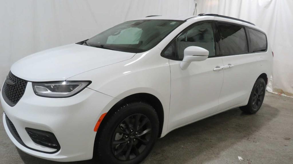 used 2022 Chrysler Pacifica car, priced at $31,352