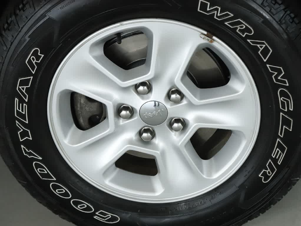 used 2016 Jeep Grand Cherokee car, priced at $14,467