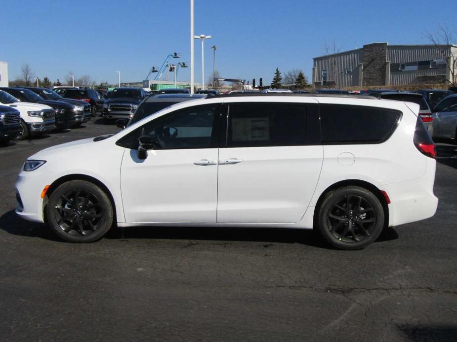 new 2024 Chrysler Pacifica car, priced at $44,586