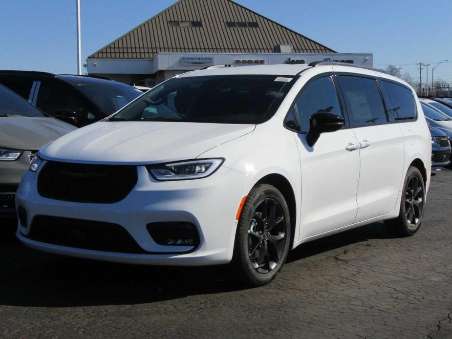 new 2024 Chrysler Pacifica car, priced at $44,586