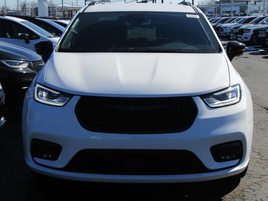 new 2024 Chrysler Pacifica car, priced at $44,586