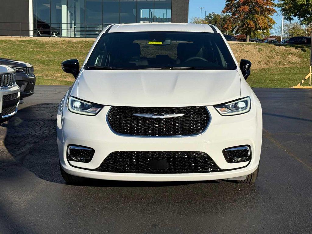 new 2026 Chrysler Pacifica car, priced at $42,273