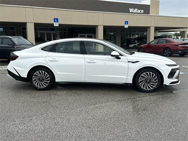 new 2025 Hyundai Sonata Hybrid car, priced at $38,771