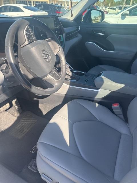 used 2022 Toyota Highlander Hybrid car, priced at $35,793