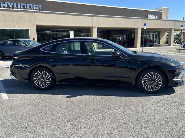 new 2025 Hyundai Sonata Hybrid car, priced at $39,160