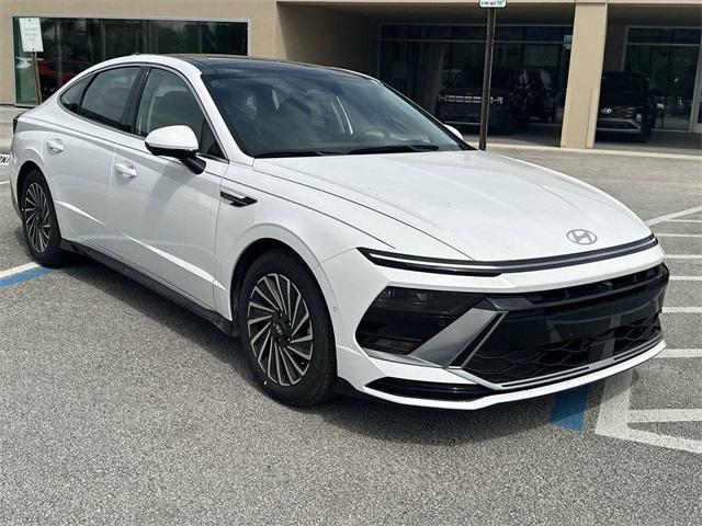 new 2025 Hyundai Sonata Hybrid car, priced at $39,645