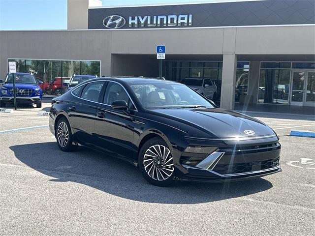 new 2025 Hyundai Sonata Hybrid car, priced at $39,490