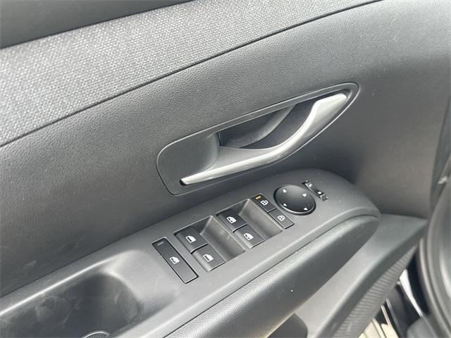 new 2025 Hyundai TUCSON Hybrid car, priced at $37,253