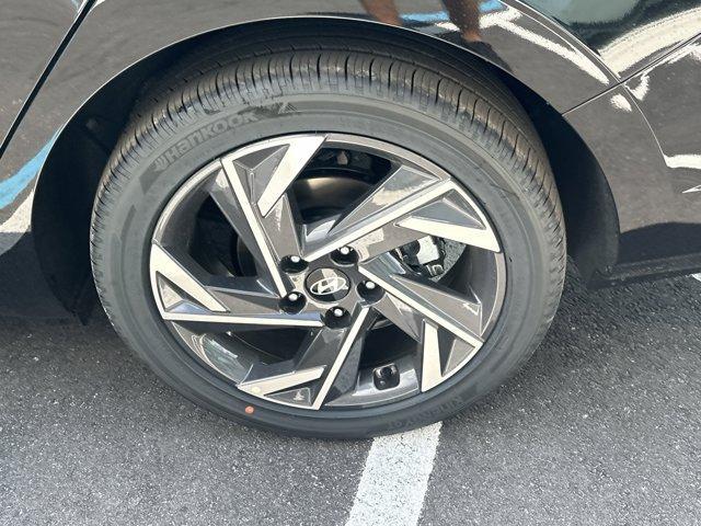 new 2025 Hyundai Elantra car, priced at $27,594