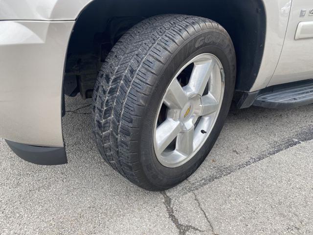 used 2008 Chevrolet Suburban car, priced at $14,995