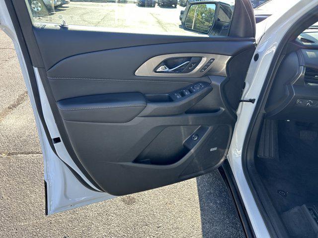 used 2022 Chevrolet Traverse car, priced at $31,991