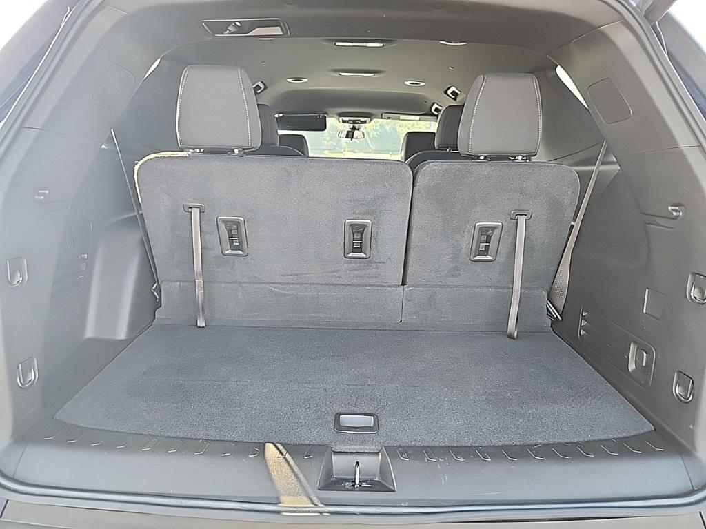 used 2023 Chevrolet Traverse car, priced at $27,995