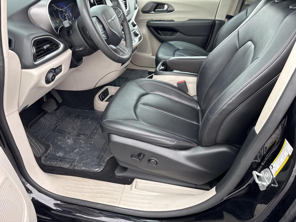 used 2024 Chrysler Pacifica car, priced at $28,000