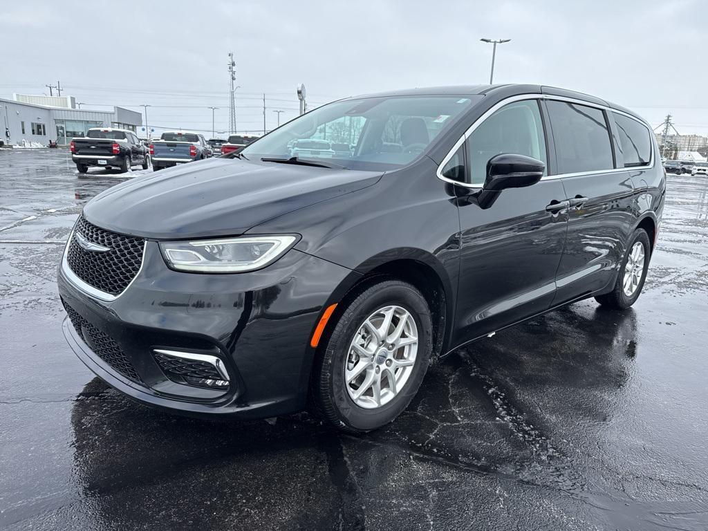 used 2024 Chrysler Pacifica car, priced at $28,000