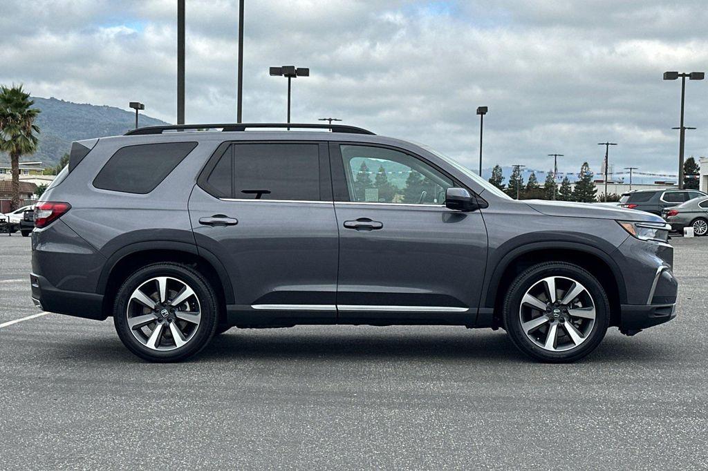 used 2023 Honda Pilot car, priced at $43,100