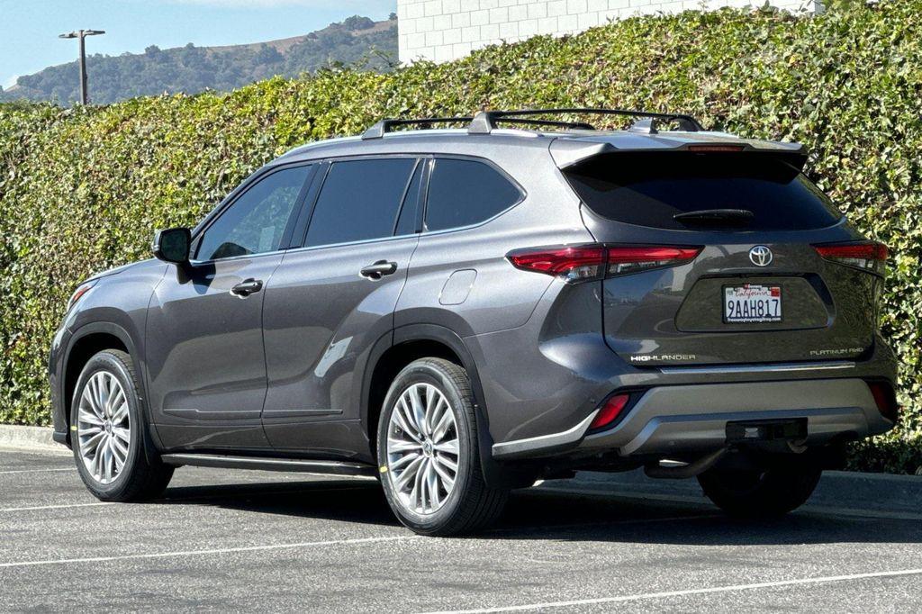 used 2022 Toyota Highlander car, priced at $41,099