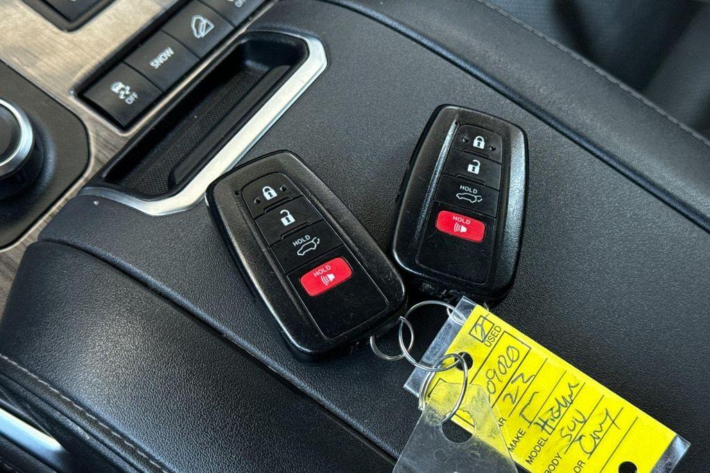 used 2022 Toyota Highlander car, priced at $41,099