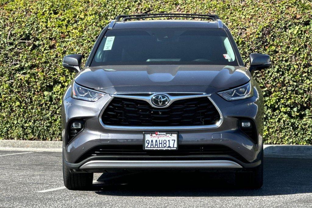 used 2022 Toyota Highlander car, priced at $41,099