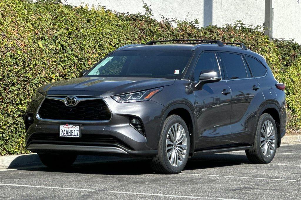 used 2022 Toyota Highlander car, priced at $41,099