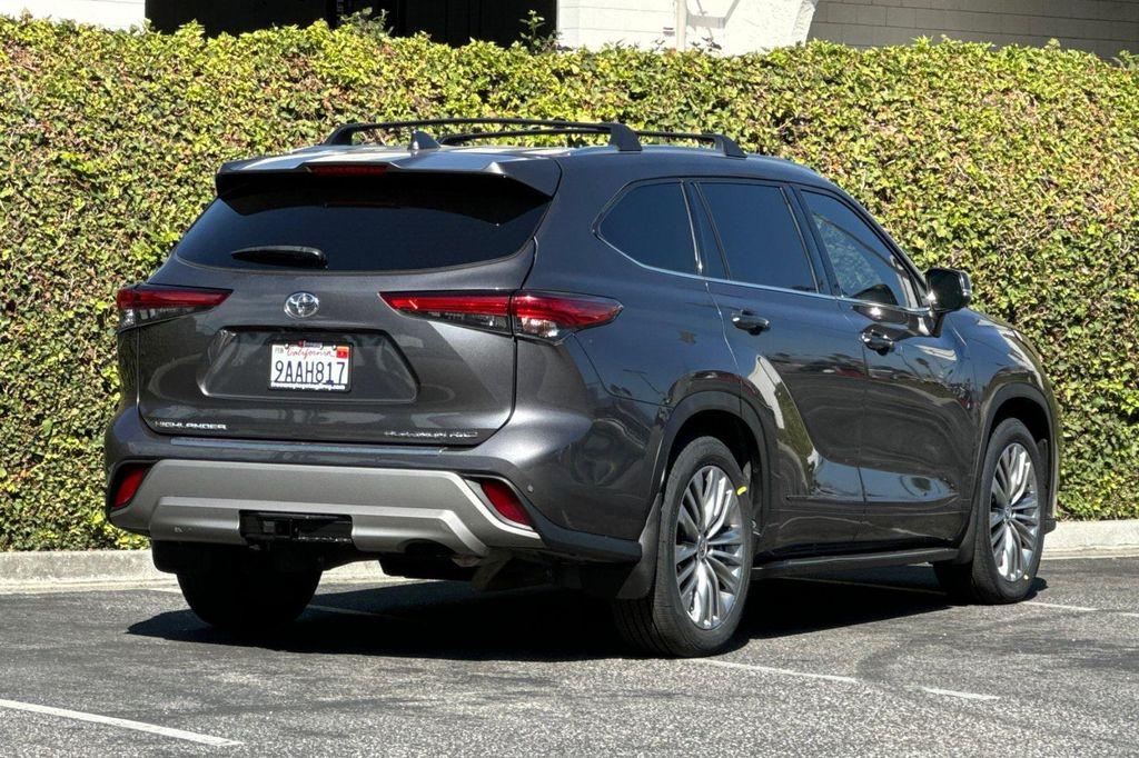 used 2022 Toyota Highlander car, priced at $41,099