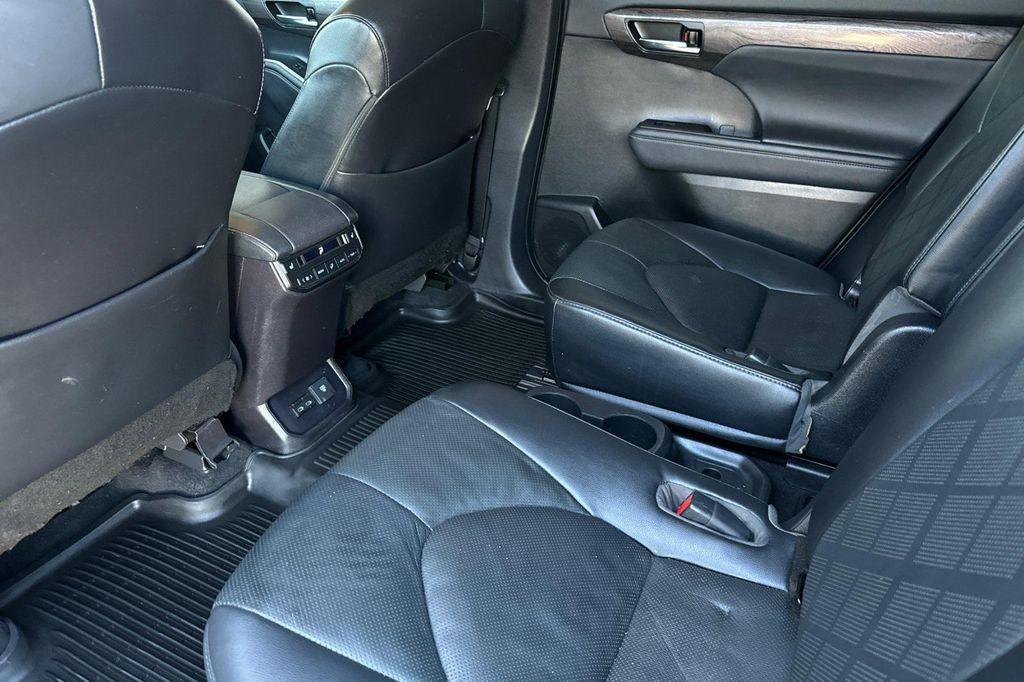 used 2022 Toyota Highlander car, priced at $41,099