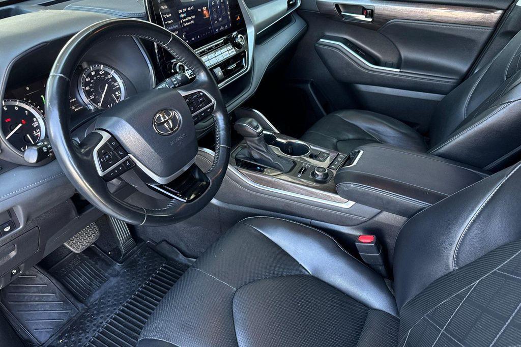 used 2022 Toyota Highlander car, priced at $41,099