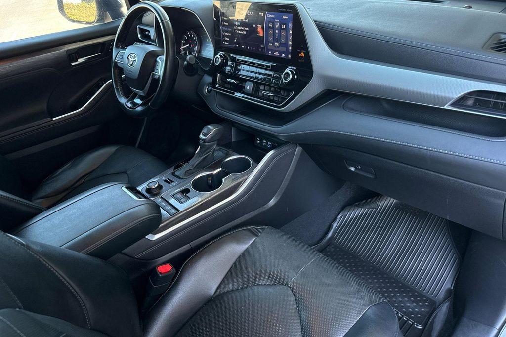 used 2022 Toyota Highlander car, priced at $41,099