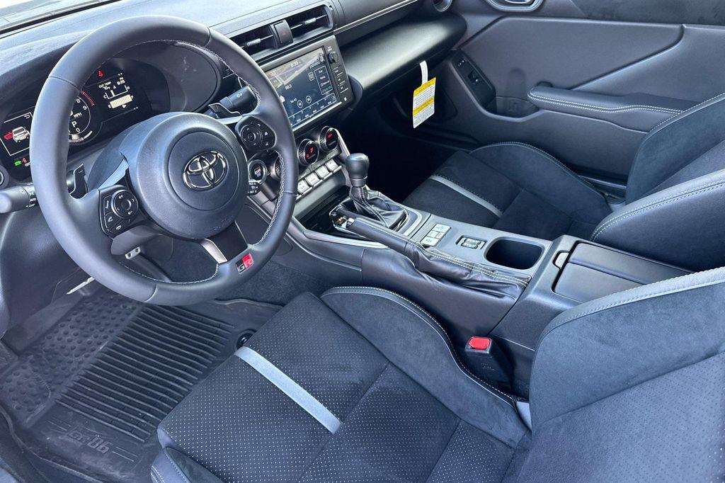 new 2025 Toyota GR86 car