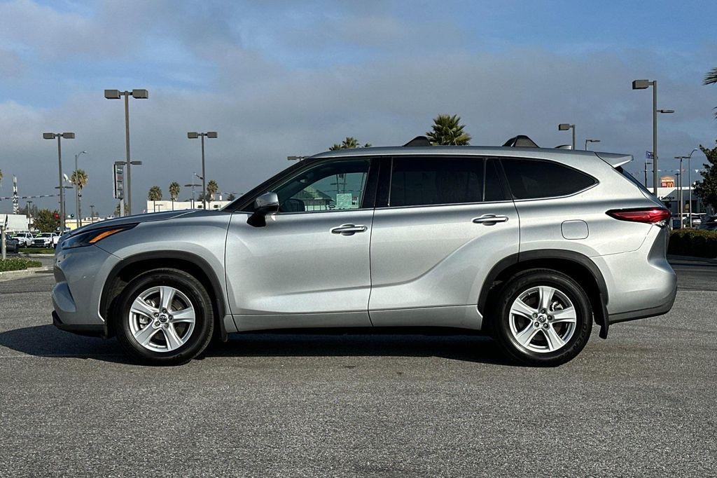 used 2022 Toyota Highlander car, priced at $28,744