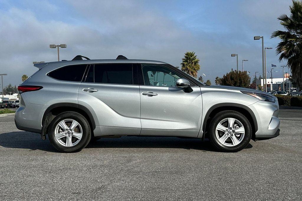 used 2022 Toyota Highlander car, priced at $28,744