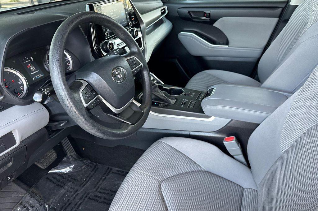 used 2022 Toyota Highlander car, priced at $28,744
