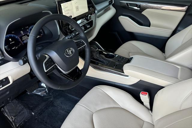 new 2025 Toyota Highlander car, priced at $51,098