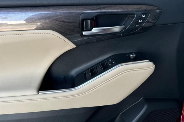 new 2025 Toyota Highlander car, priced at $51,098