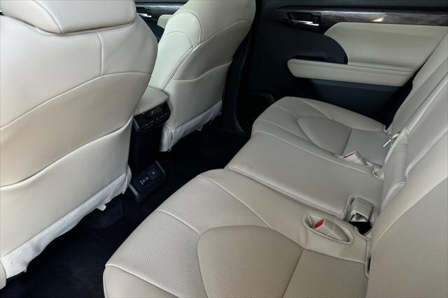 new 2025 Toyota Highlander car, priced at $51,098