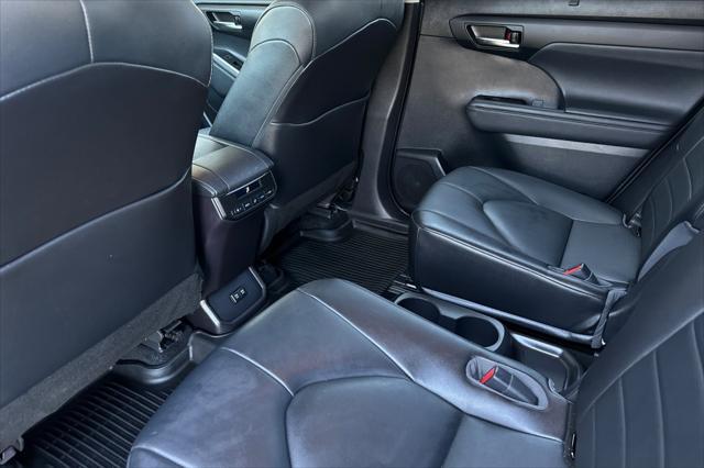 used 2021 Toyota Highlander car, priced at $35,049