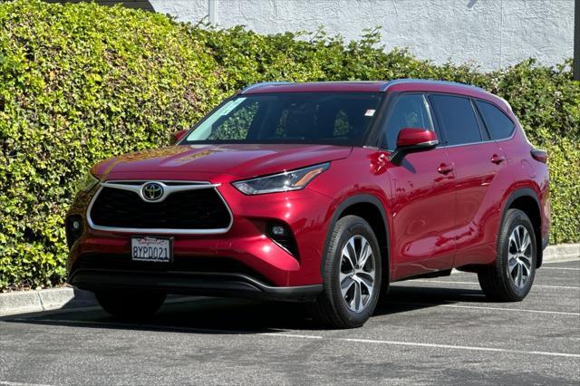 used 2021 Toyota Highlander car, priced at $35,049