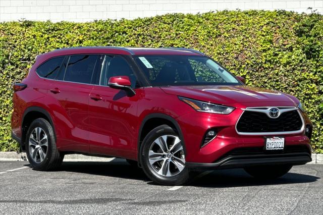 used 2021 Toyota Highlander car, priced at $35,049