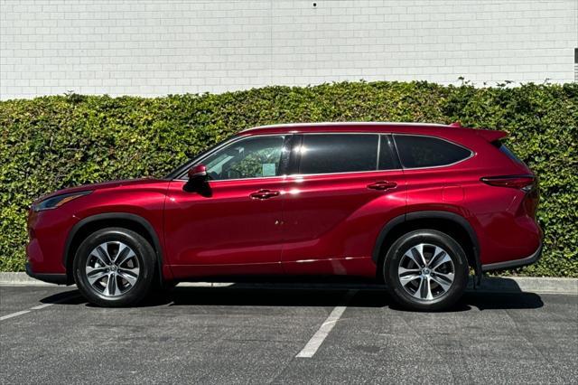 used 2021 Toyota Highlander car, priced at $35,049